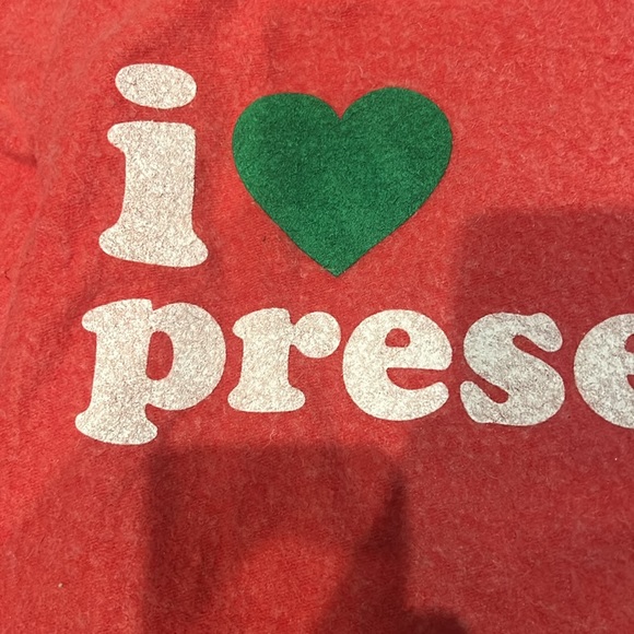 Chaser I Love Presents sweatshirt - Picture 2 of 5